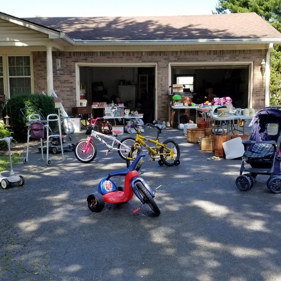 Meet your Posher, Amanda - Picture 3 of 5